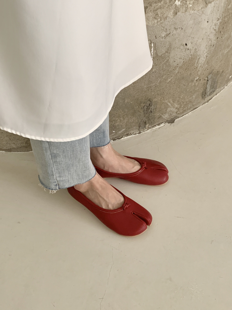 2024春秋新款马蹄分趾猪蹄鞋单鞋女平底奶奶鞋网红一脚蹬豆豆鞋子