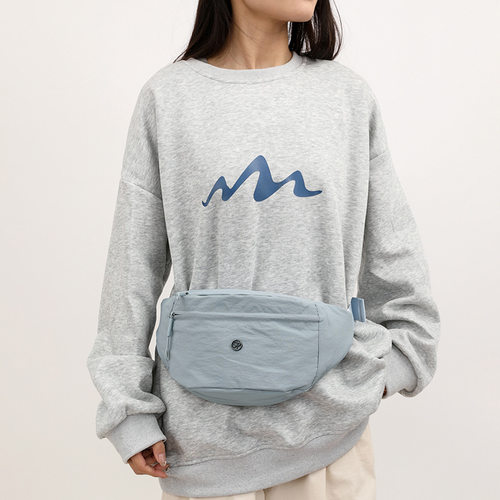 新款运动外出时尚胸包女轻便百搭休闲便携腰包简约通勤单肩斜挎包 - 图1