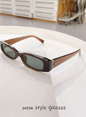 新款长方形宽边墨镜男女个性高级感显瘦复古气质太阳眼镜防紫外线