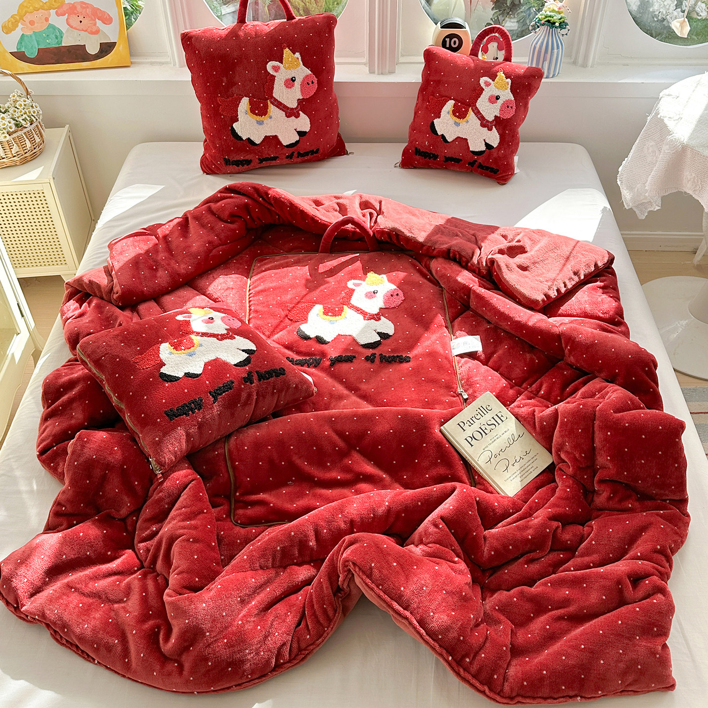 马年卡通手拎加厚牛奶绒抱枕被子两用午休折叠盖腿毯车载办公睡被,淘宝优惠券,粉丝福利购,淘宝优惠卷