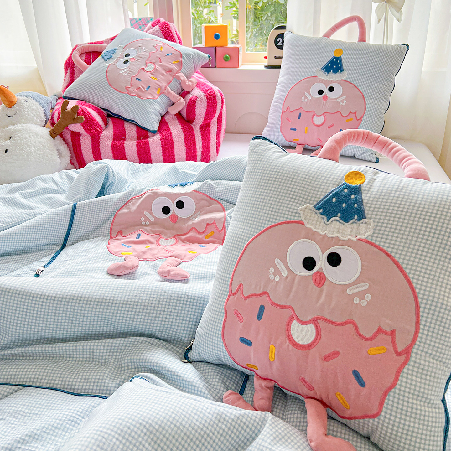 四季卡通款抱枕被子两用办公室午睡毯子枕头被车载沙发靠垫二合一