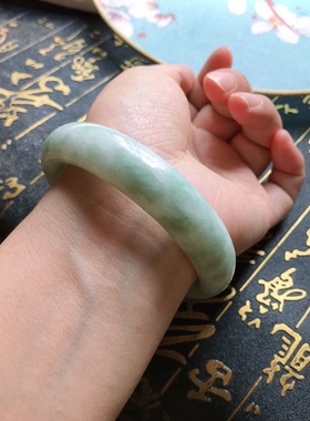 新款翡翠色玉石手镯淡绿玉镯子贵州翠玉手镯飘花玉镯女妈妈款少女