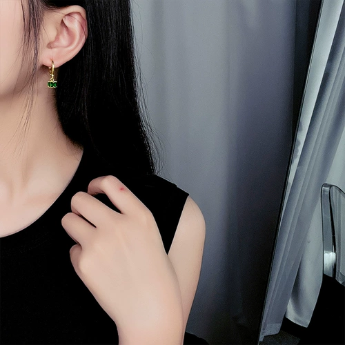 Ретро цирконий, небольшие дизайнерские серьги, французский ретро стиль, яркий броский стиль, изысканный стиль, тренд сезона