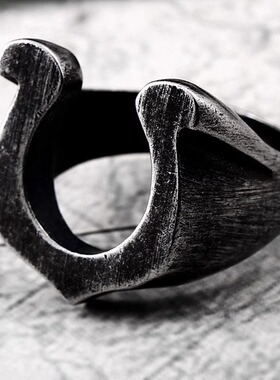 欧美风哥特马蹄造型钛钢戒指 个性U字母复古潮流时尚嘻哈个性饰品