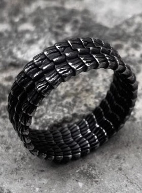 朋克风男士钛钢复古龙骨戒指