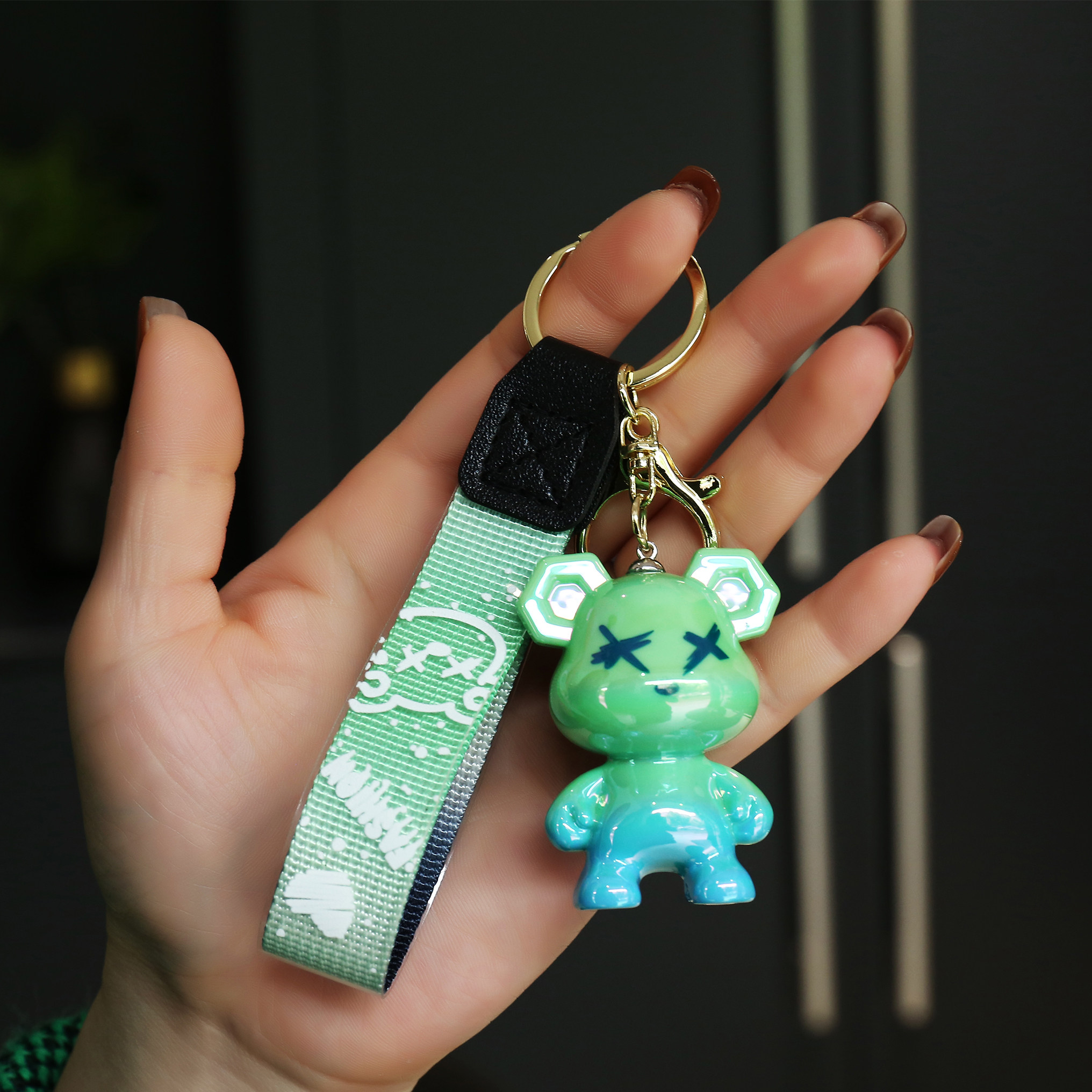 渐变涂鸦熊钥匙扣精致女汽车钥匙挂饰网红小熊男女款书包挂件钥匙