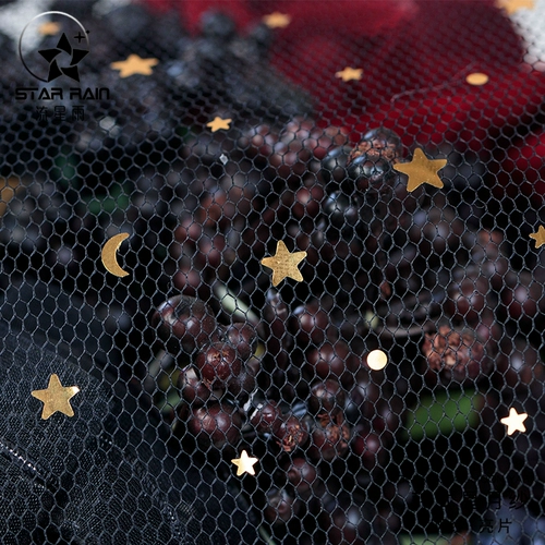 Черно -белая сетка с горячим золотым упаковочным материалом