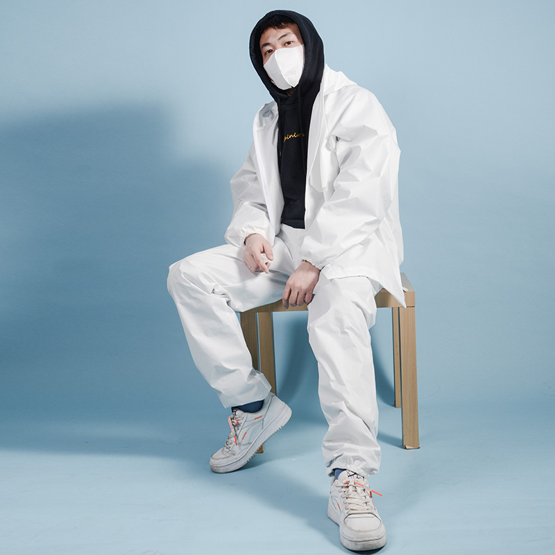 Disposable protective clothing for flying on high-speed rail train