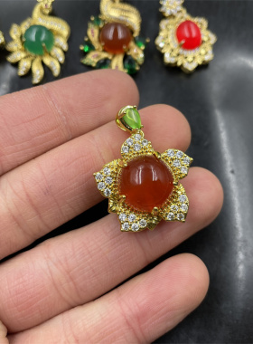 玉髓玛瑙孔雀挂件玉坠