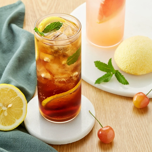 Зеленая бусинка завтрак молоко чашка стакана чашка стеклянная сетка знаменитость ins ind wind girl high -value vence of dring water cup cup cup cup