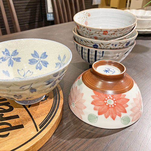 日本进口 日式和风花卉餐具釉下彩陶瓷米饭碗 家用高脚小饭碗单个 - 图0