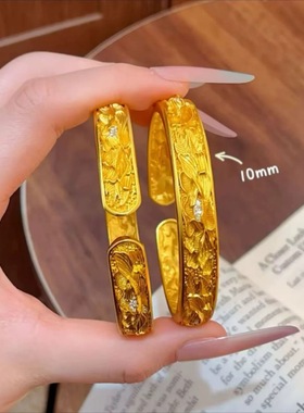 新中式国潮风古法古法錾刻牡丹花宽面开口手镯女镯子黄金色仿真