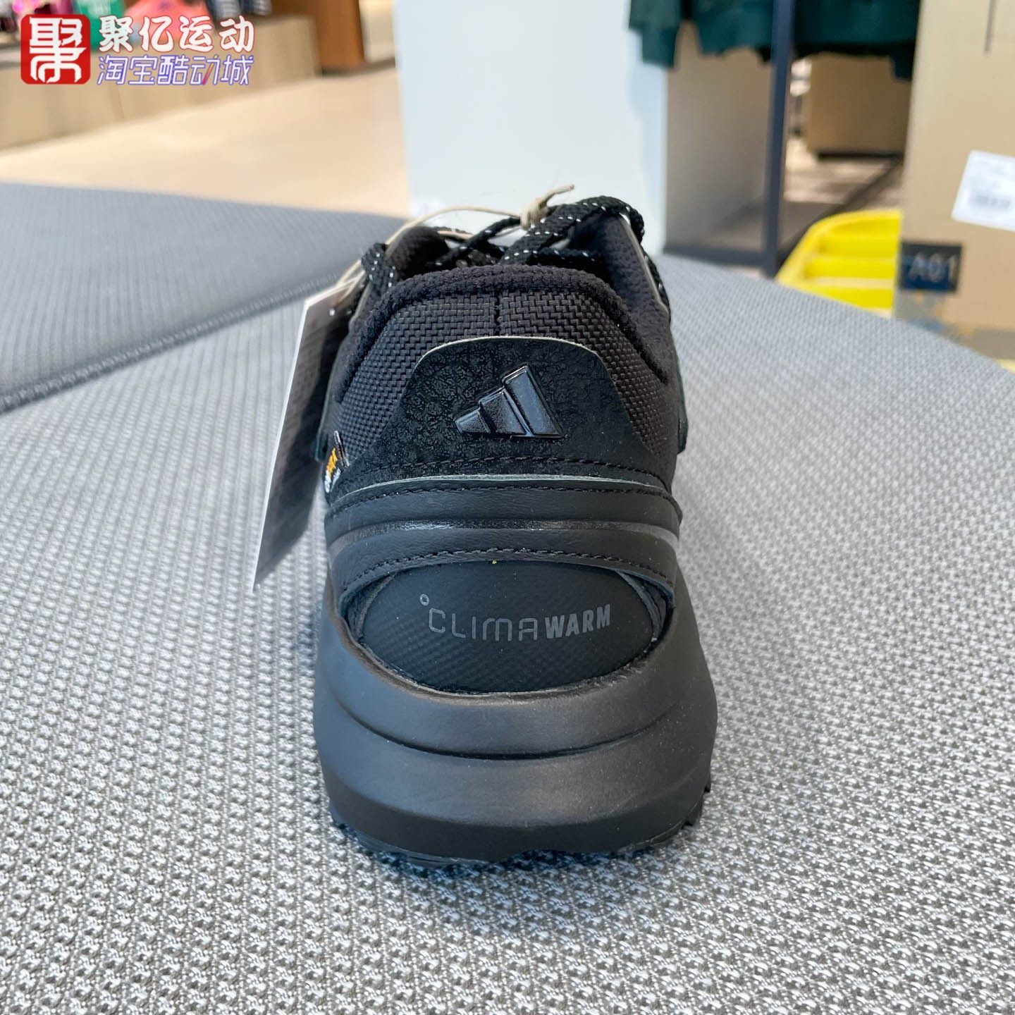 阿迪达斯男子冬季新款缓震防泼保暖运动休闲跑步鞋 JP7772 JP7773 - 图1