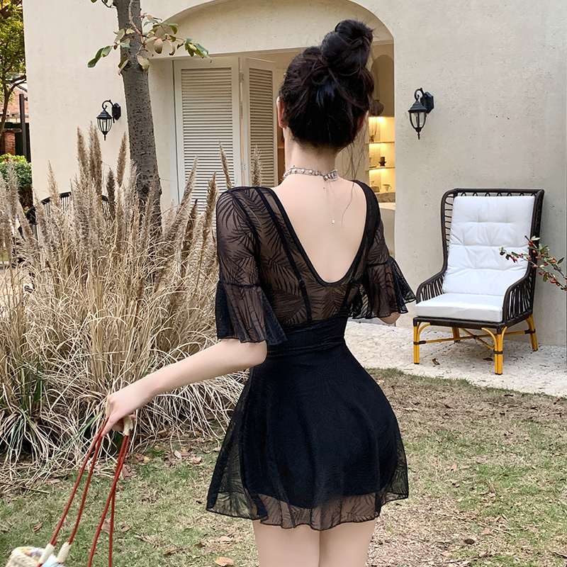 泳衣女款连体裙式少女显白保守大码微胖遮肉显瘦聚拢游泳衣带胸垫