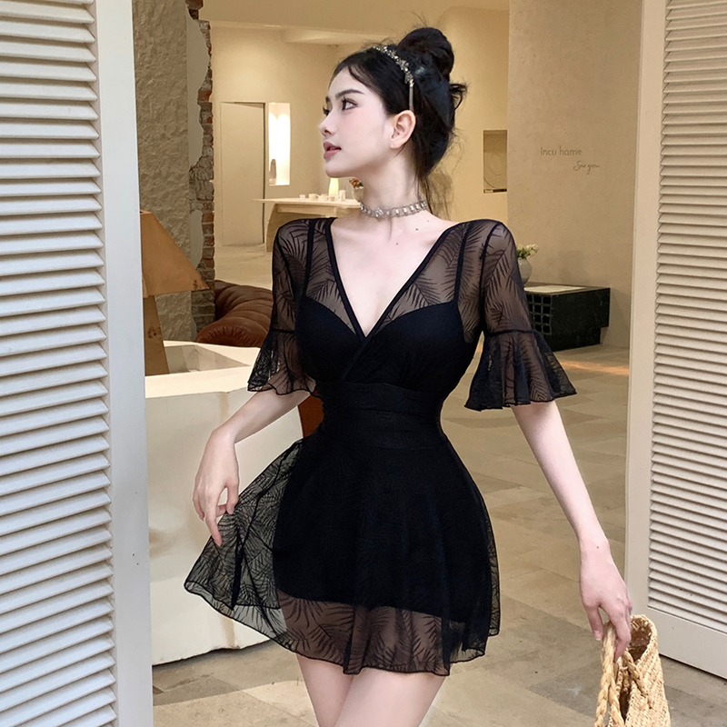 泳衣女款连体裙式少女显白保守大码微胖遮肉显瘦聚拢游泳衣带胸垫