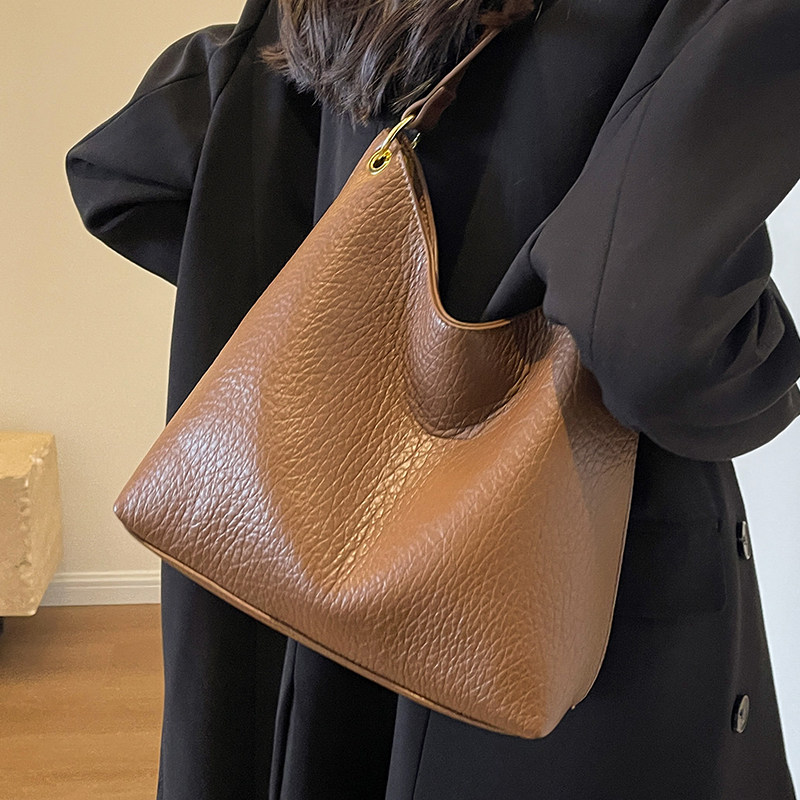 大容量包包女秋冬百搭2025新款复古单肩斜挎水桶包女士通勤托特包,淘宝优惠券,粉丝福利购,淘宝优惠卷