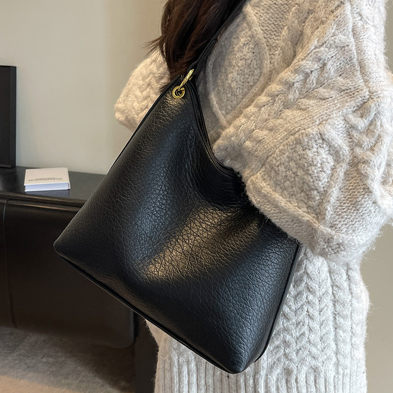 大容量包包女秋冬百搭2025新款复古单肩斜挎水桶包女士通勤托特包,淘宝优惠券,粉丝福利购,淘宝优惠卷