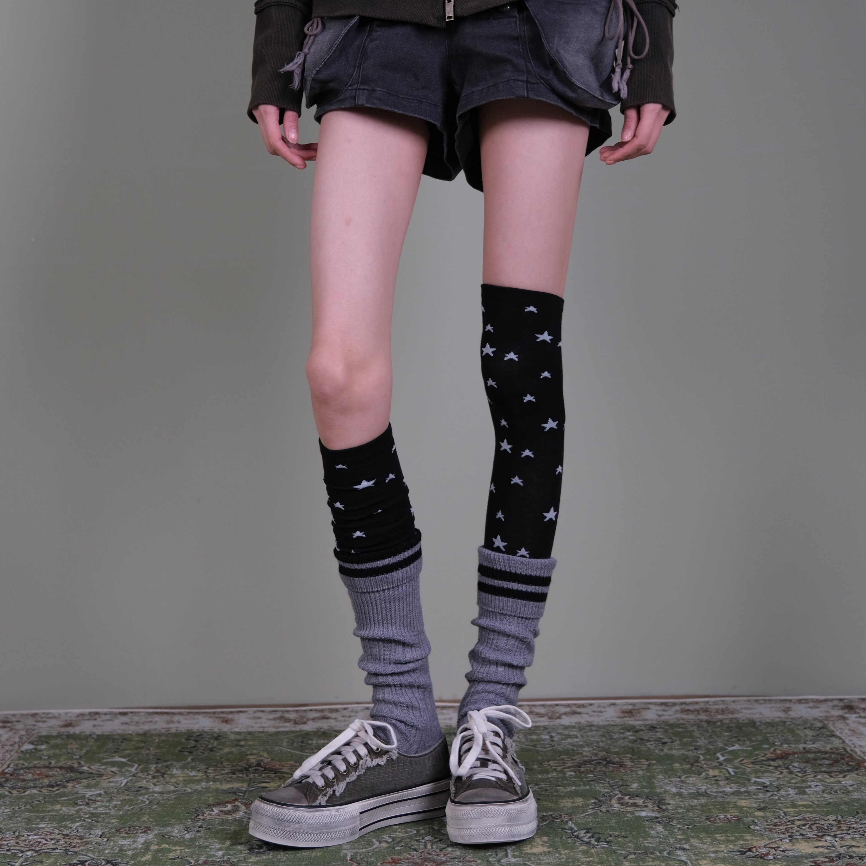 西岭【黑底银星过膝袜女 街头叠穿潮酷风 搭灰条堆堆袜小腿,淘宝优惠券,粉丝福利购,淘宝优惠卷