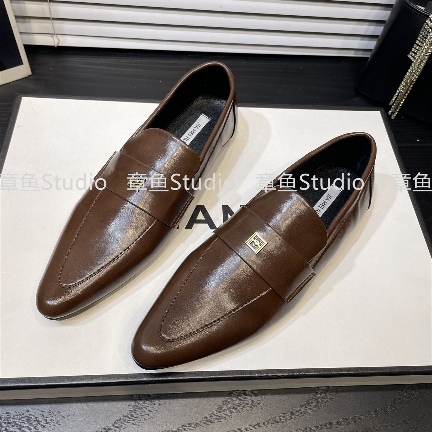 职业黑色软底小皮鞋女复古尖头金属扣通勤休闲乐福鞋平底深口单鞋,淘宝优惠券,粉丝福利购,淘宝优惠卷