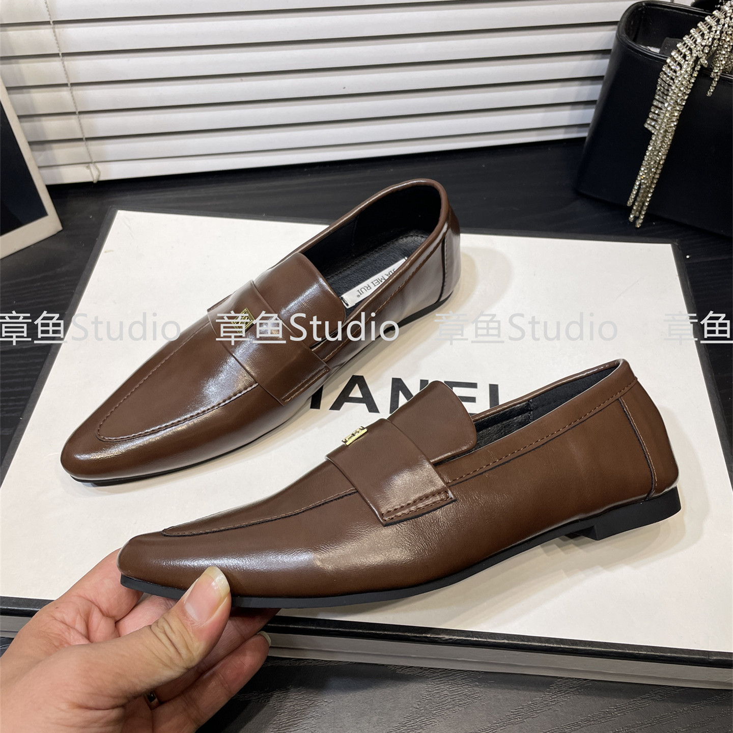 职业黑色软底小皮鞋女复古尖头金属扣通勤休闲乐福鞋平底深口单鞋,淘宝优惠券,粉丝福利购,淘宝优惠卷