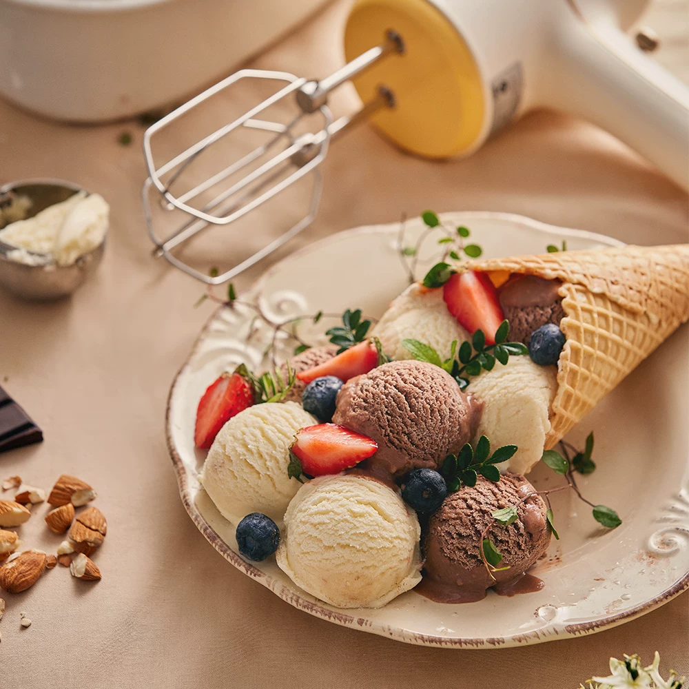 Bear Wireless Light Version Egg Fair Electric Home Charging Small Egg Machine Automatic Mixer Cream Porter
