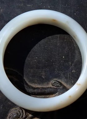 天然新疆和田玉籽料玉手镯子