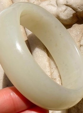 天然新疆和田玉籽料玉手镯子