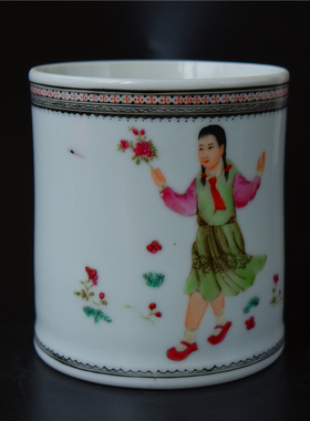 粉彩人物笔筒陶瓷艺术品