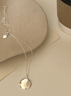不规则圆牌英文字母纯银项链毛衣