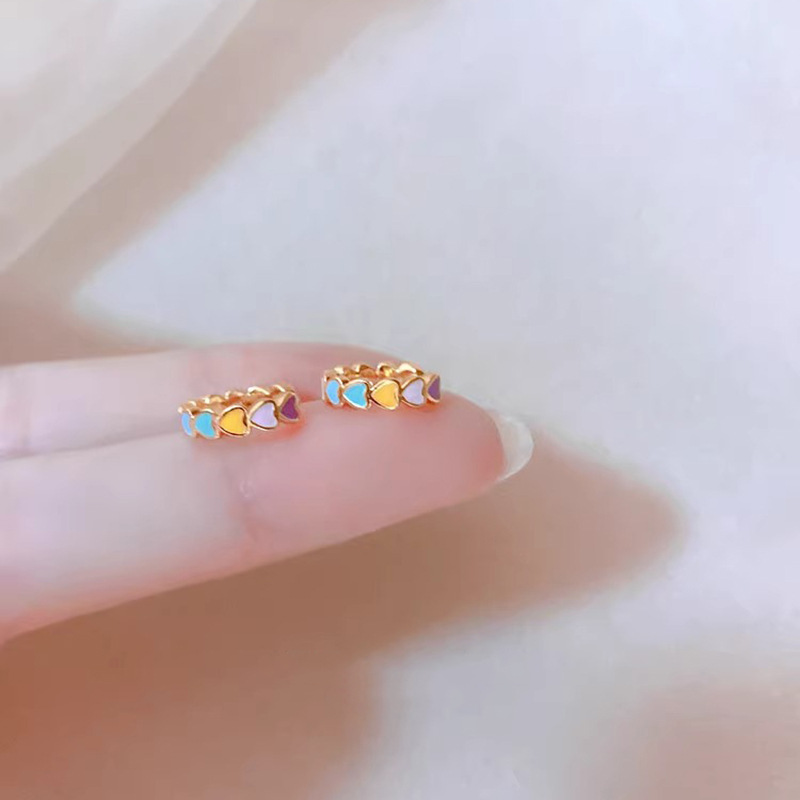 名尚家彩色爱心耳扣女复古个性法式轻奢通勤彩虹心形耳圈独特耳饰