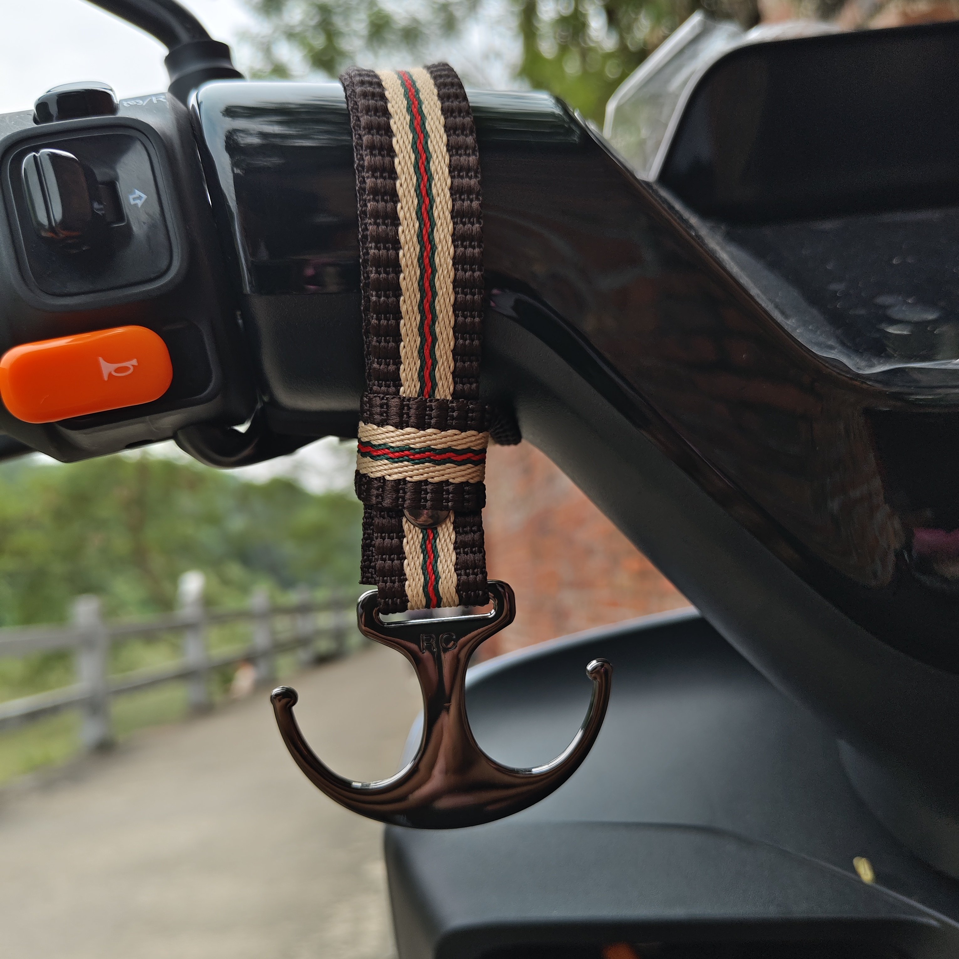 Electric vehicle hook electric car without punching extended metal hook universal bicycle motorcycle front helmet hook