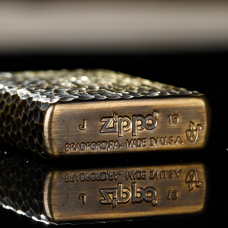正版盔甲纯铜男士 陨石坑煤油芝宝个姓七夕 zippo 打火机 zippo 正版盔甲纯铜男士 陨石坑煤油芝宝个姓七夕 zippo 打火机 zippo
