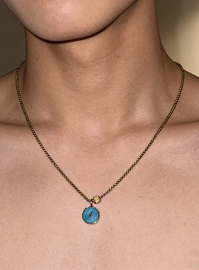项链男款潮蓝色闪电吊坠锁骨链复古金色圆牌锁骨链小众高级感痞帅