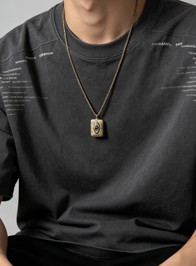 小方块项链！男生搭配T恤超好看