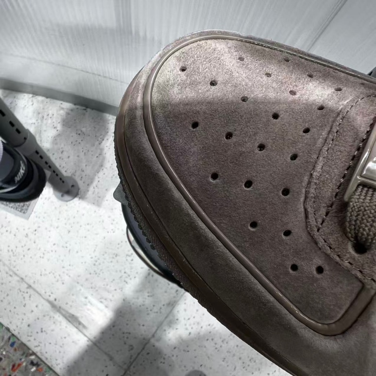 Nike耐克25冬女Air Force 1AF1翻毛皮复古低帮耐磨板鞋HV4406-200 - 图1