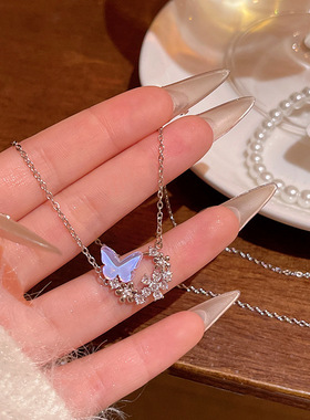炫彩亚克力蝴蝶吊坠项链女轻奢小众高级感精致微镶满钻钛钢锁骨链