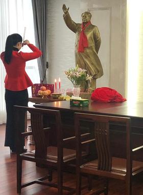 毛像主席全身挥手会议室黄铜摆件