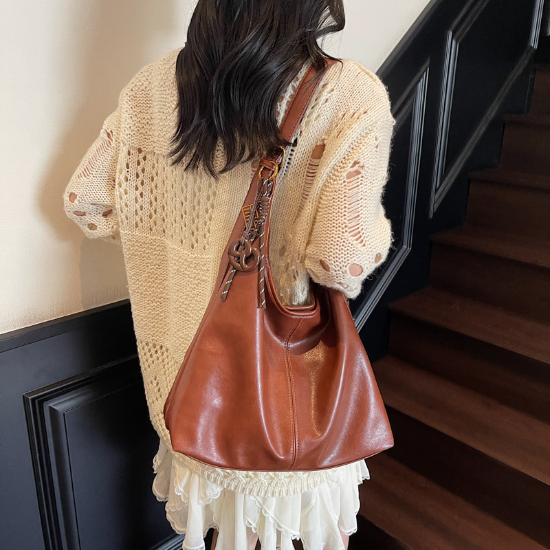 今年流行小众高级感托特包复古软皮通勤单肩包森系大容量斜挎包女 - 图0