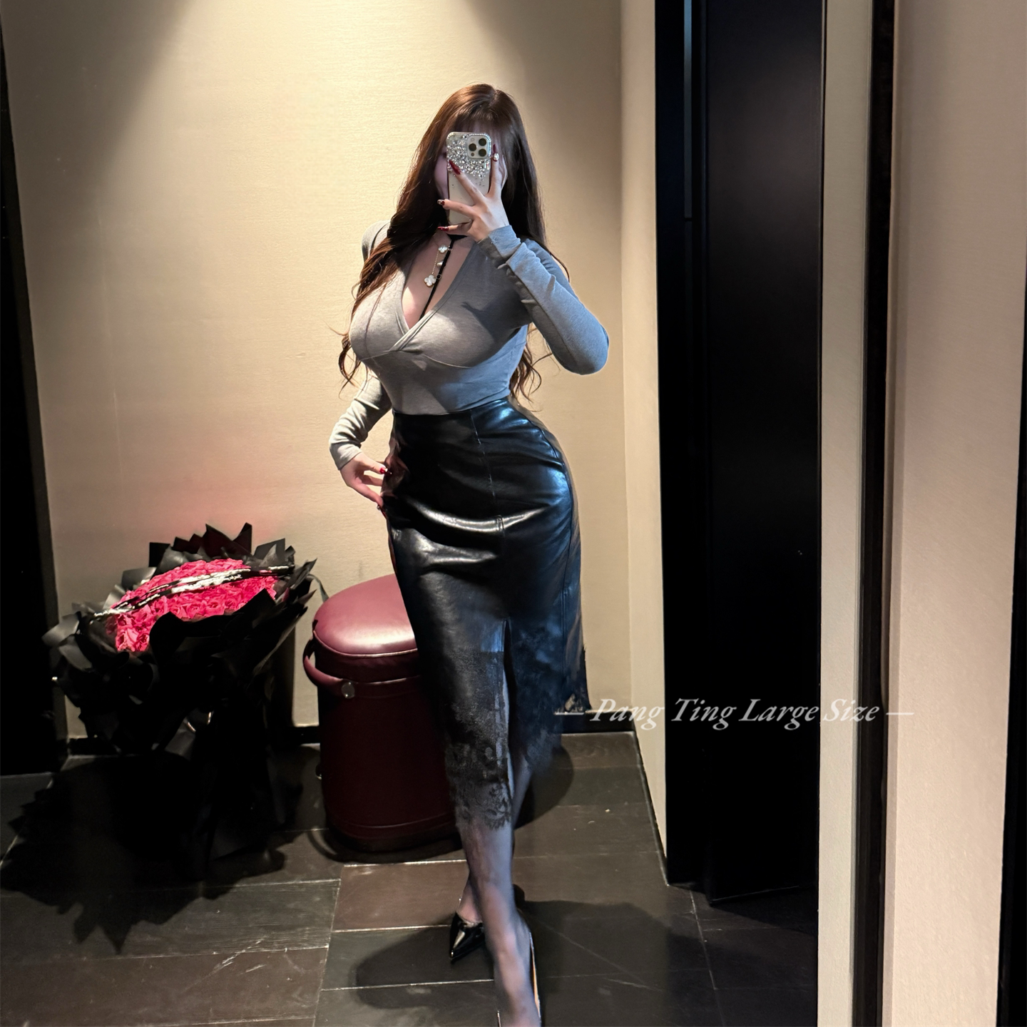 胖婷大码定制胖mm「矜贵女主角」蕾丝开叉修身丰胯油蜡PU包臀皮裙,淘宝优惠券,粉丝福利购,淘宝优惠卷