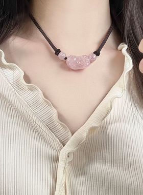 天然草莓晶貔貅形项链女锁骨链吊坠手链招财招桃花小众配饰女