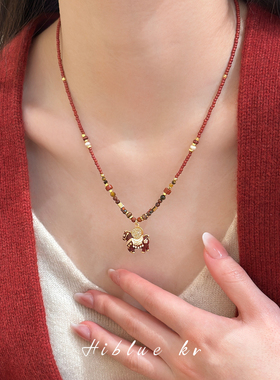 海蓝蓝新年红色小马吊坠项链