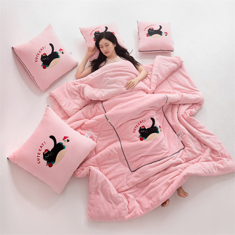 A类加厚特大牛奶绒抱枕被两用卡车靠垫学校沙发床上睡觉折叠毛毯 - 图1