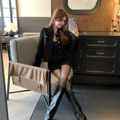 韩雨嘉黑色百搭小翻领牛仔服女秋复古气质设计感宽松显瘦短款外套 - 图2