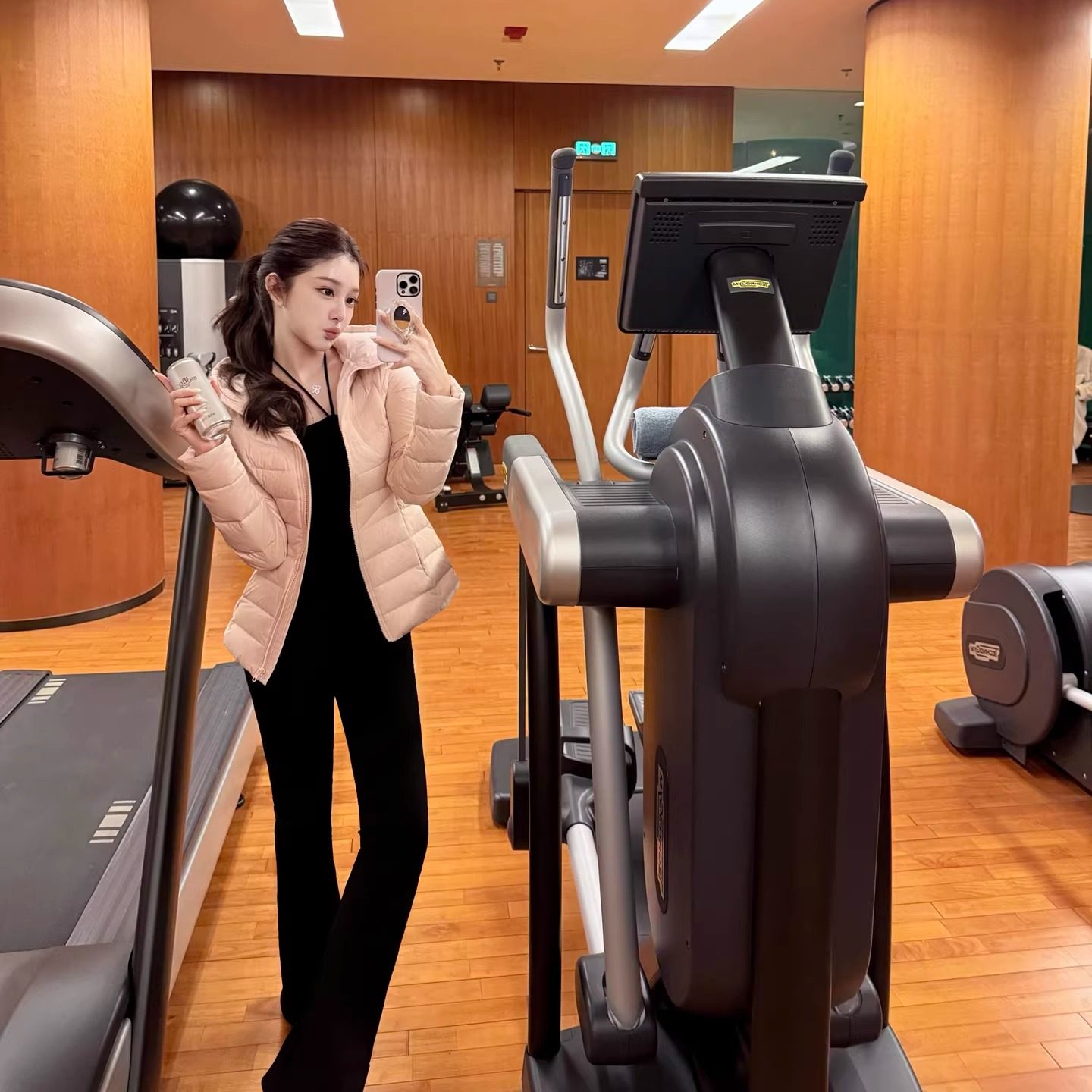 韩雨嘉【婴儿粉】云朵泡芙轻量感连骨收腰公主线Lu系羽绒服,淘宝优惠券,粉丝福利购,淘宝优惠卷