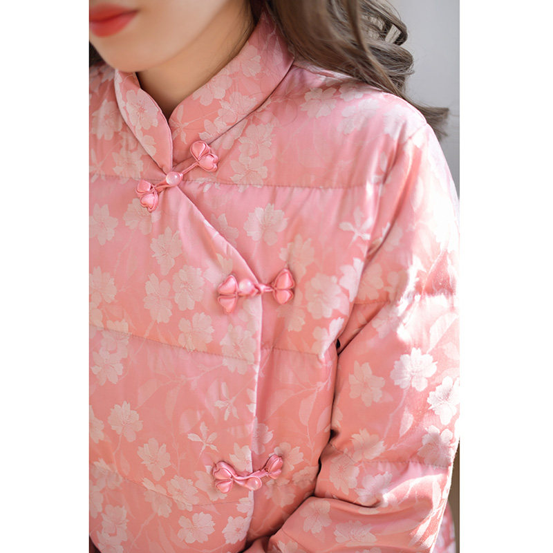 新中式羽绒服女冬季2025新款小个子国风盘扣提花粉色鸭绒服短外套,淘宝优惠券,粉丝福利购,淘宝优惠卷