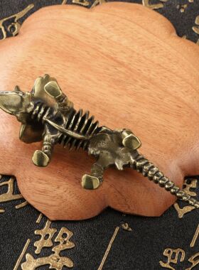 趣味创意侏罗纪仿古化石三角龙恐龙黄铜摆件电影恐龙桌面茶宠