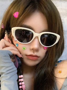 2023新款白色复古猫眼墨镜女款海边拍照显脸小白框感太阳眼镜