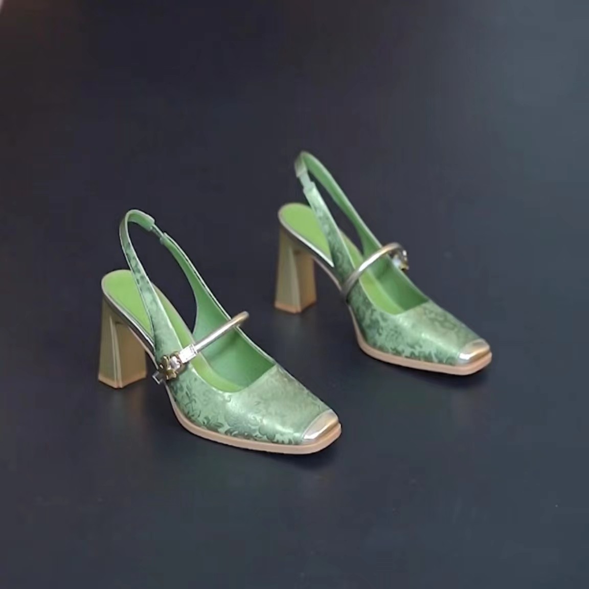 新中式刺绣花纹后绊带高跟鞋女2025夏季新款国风气质方头粗跟凉鞋,淘宝优惠券,粉丝福利购,淘宝优惠卷