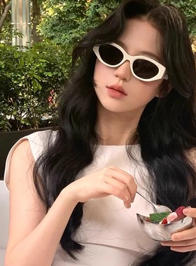2025新款韩版米白色猫眼复古墨镜女潮时髦高级感方圆脸夏太阳眼镜