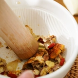 Керамический чесночный раствор стучащий чеснок, каменное раствор чеснока, чесночная грязь, раздавленная и измельчающие дома чесночные моб